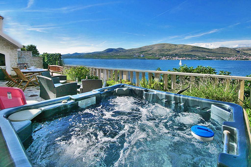 Lavanda Residence With Heated Pool Trogir Split Donji Okrug  Kamer foto